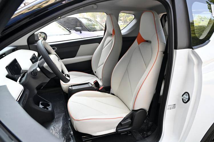 电车语音控制天窗空调油车大多只能手动调节